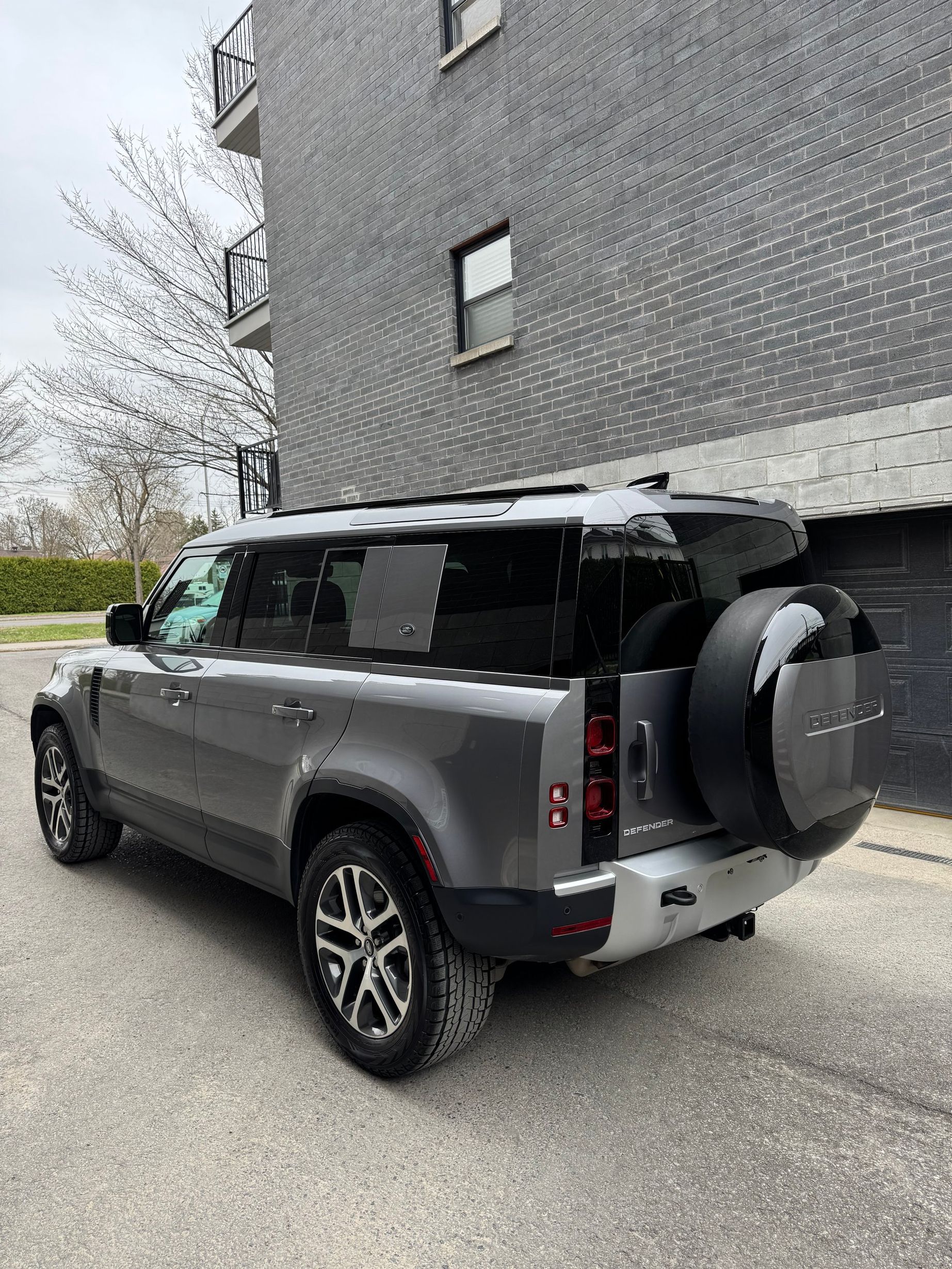 Land Rover Defender 2024 - Thumbnail 5