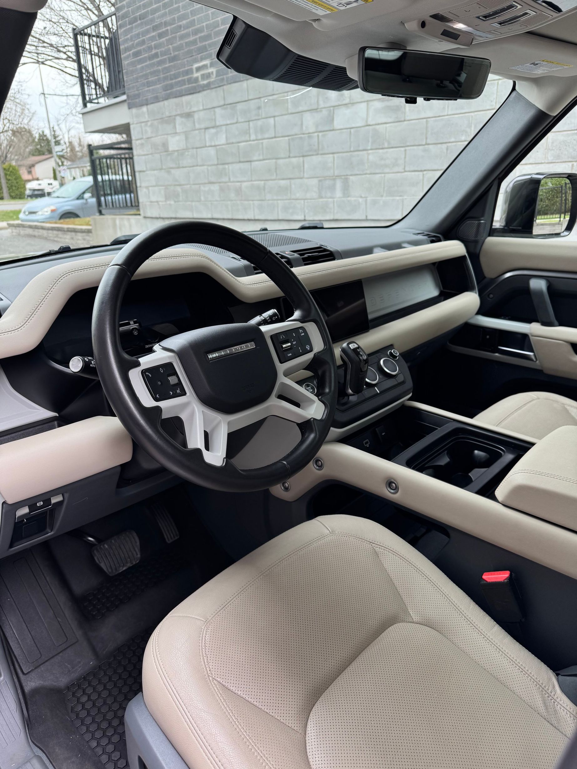 Land Rover Defender 2024 - Thumbnail 6