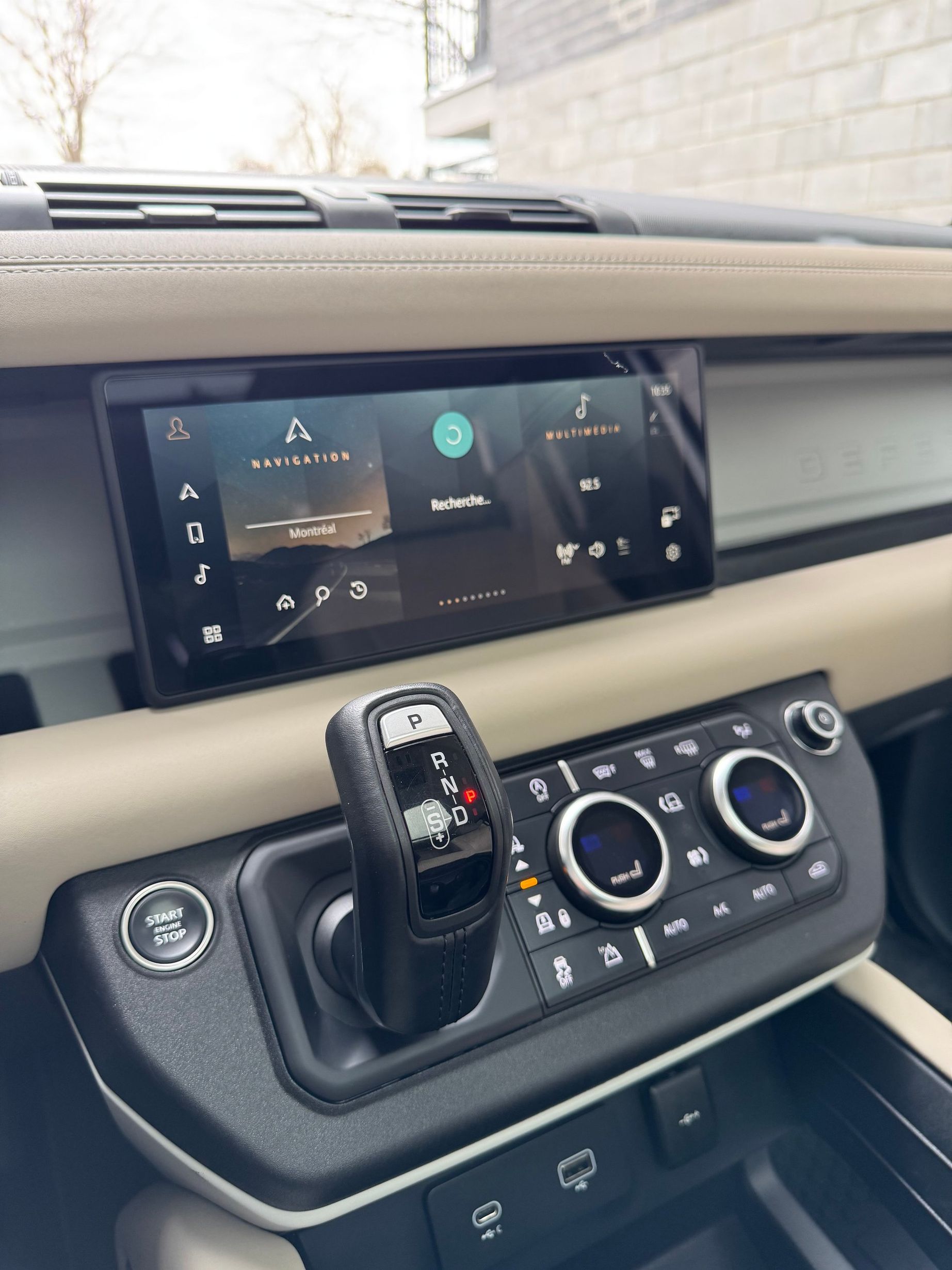 Land Rover Defender 2024 - Thumbnail 9