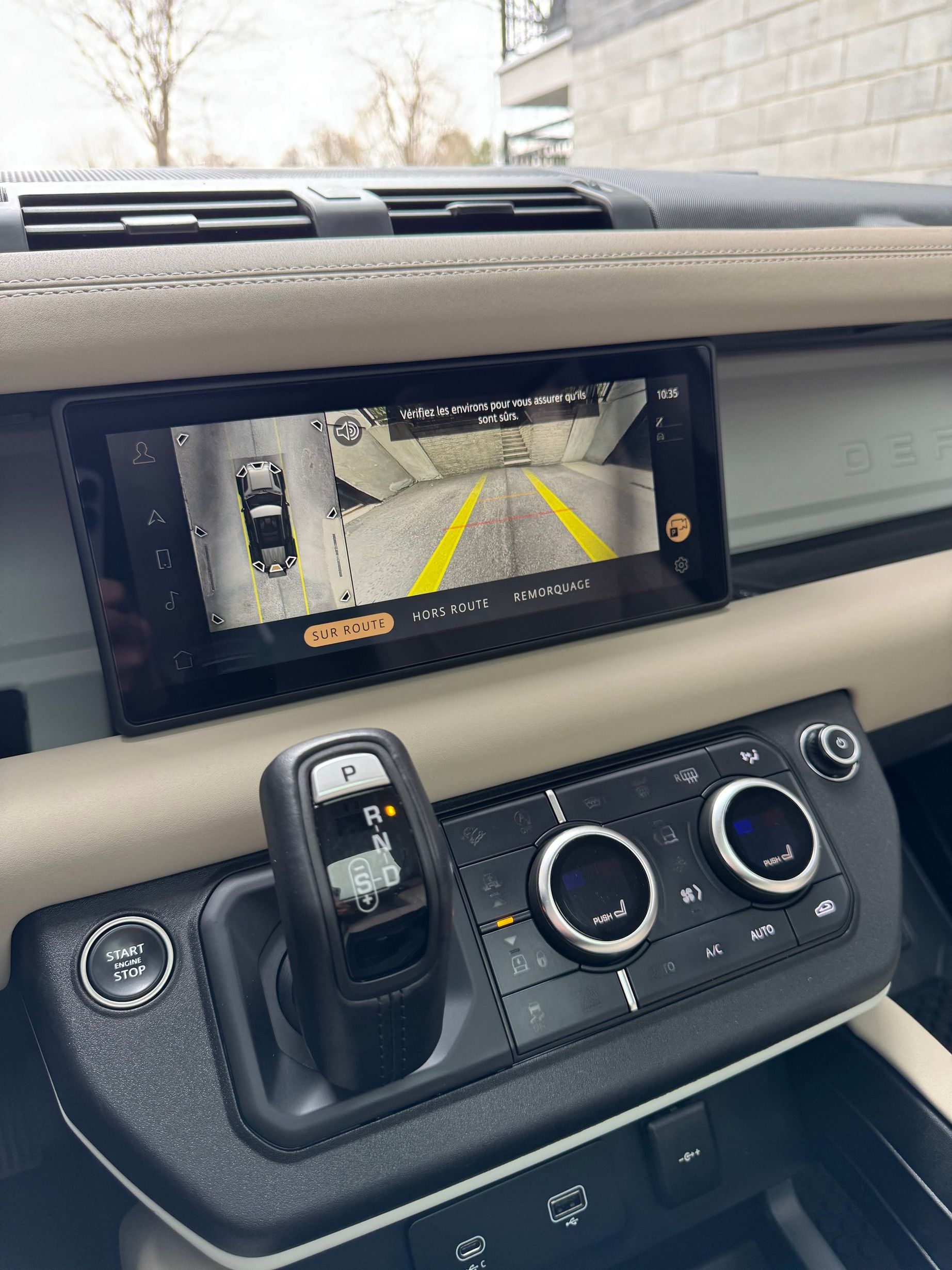 Land Rover Defender 2024 - Thumbnail 10