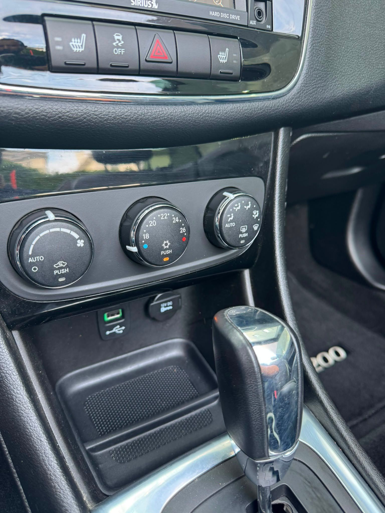 Chrysler 200 2013 - Thumbnail 11