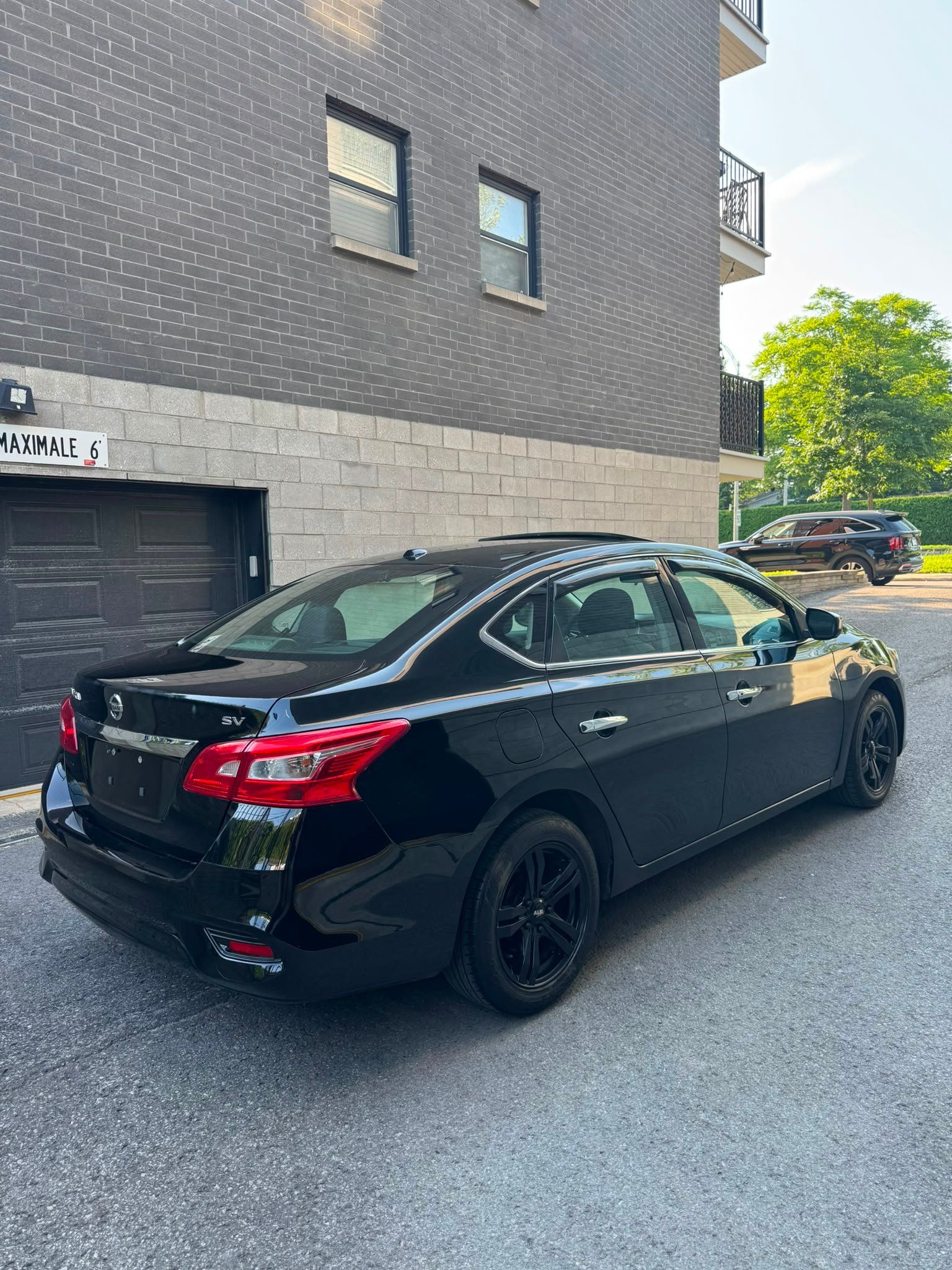Nissan Sentra 2018 - Image 4