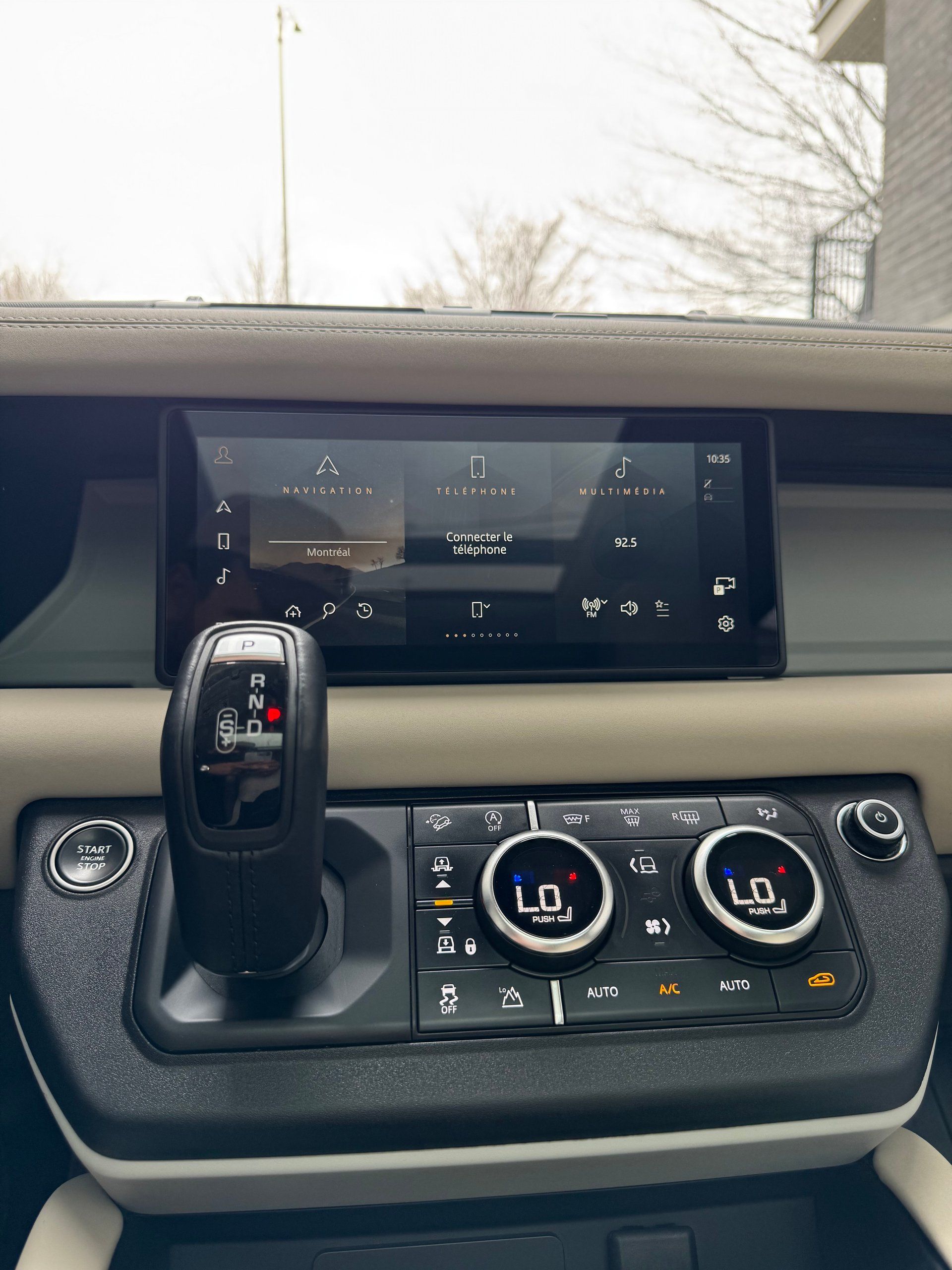 Land Rover Defender 2024 - Image 11