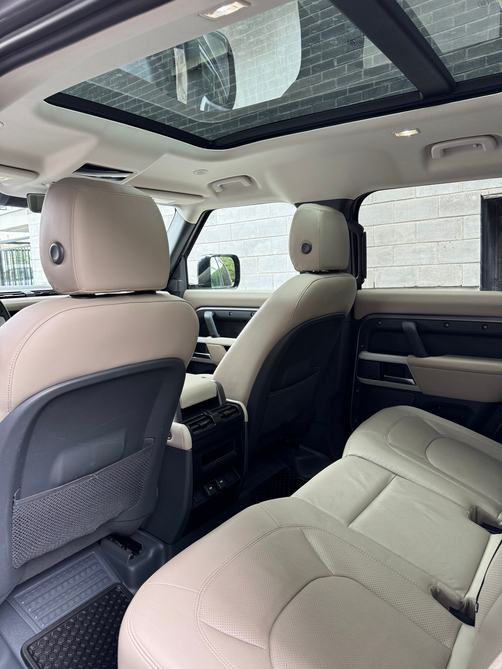 Land Rover Defender 2024 - Image 7