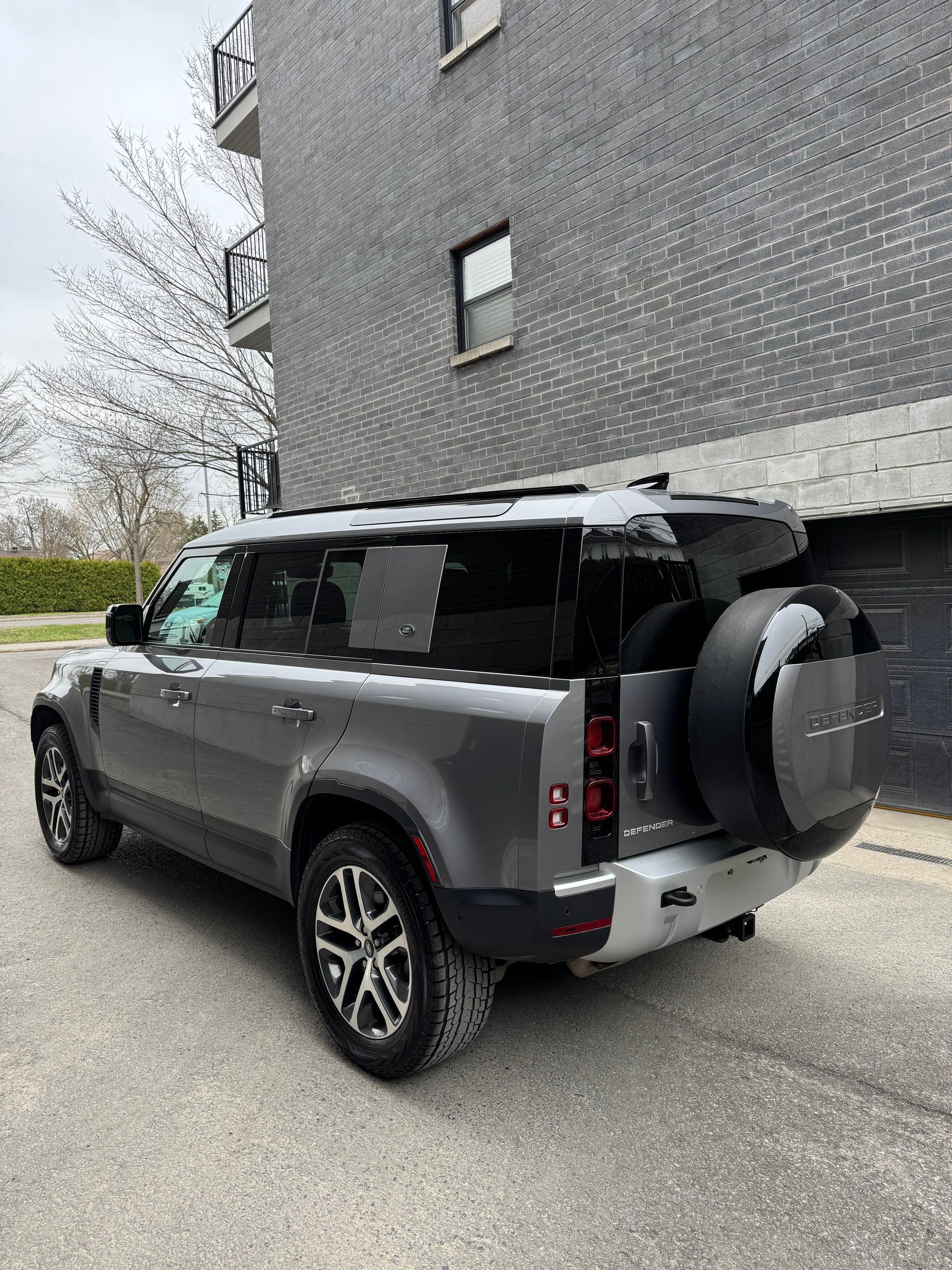 Land Rover Defender 2024 - Image 5