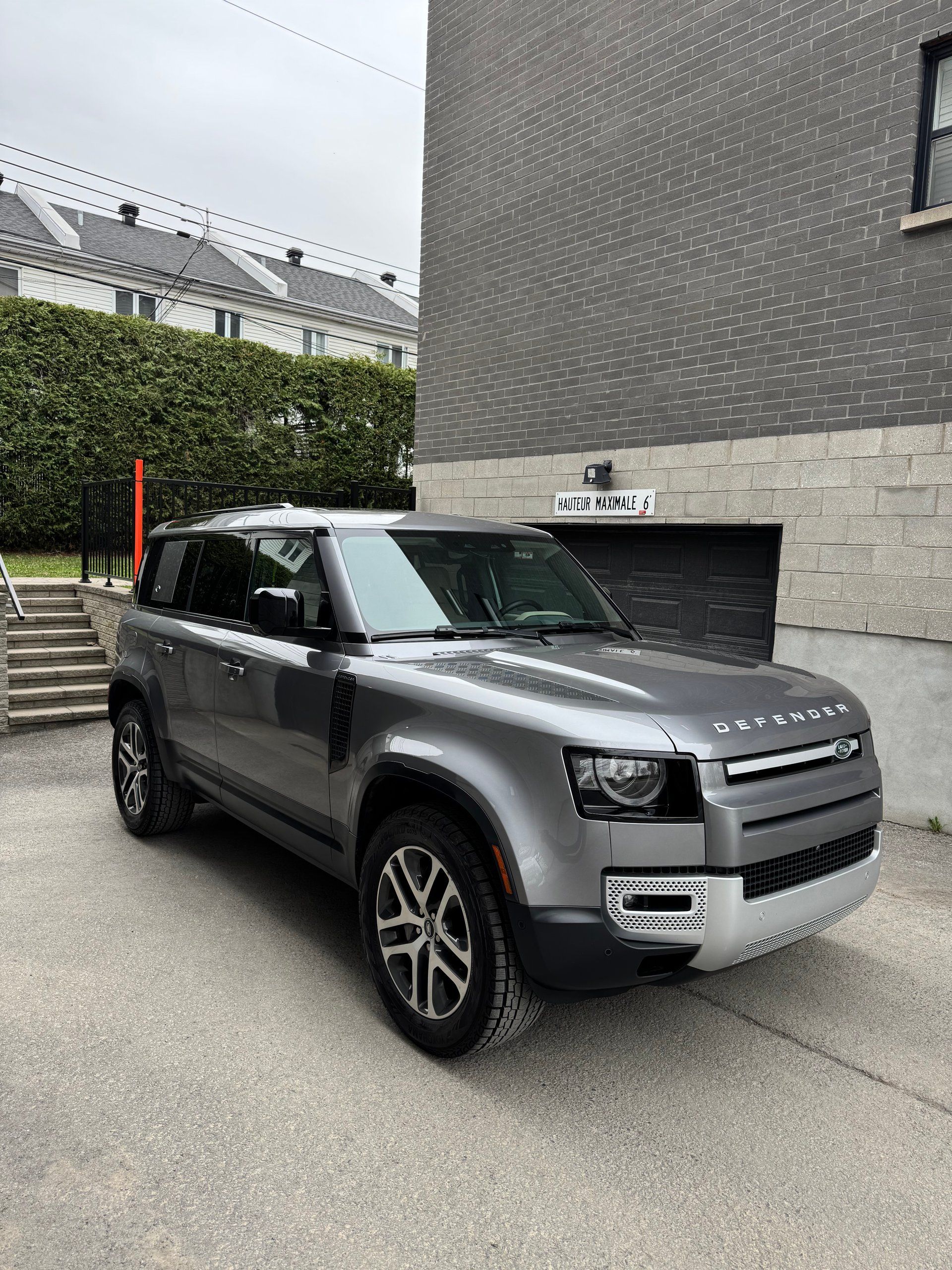 Land Rover Defender 2024 - Image 1