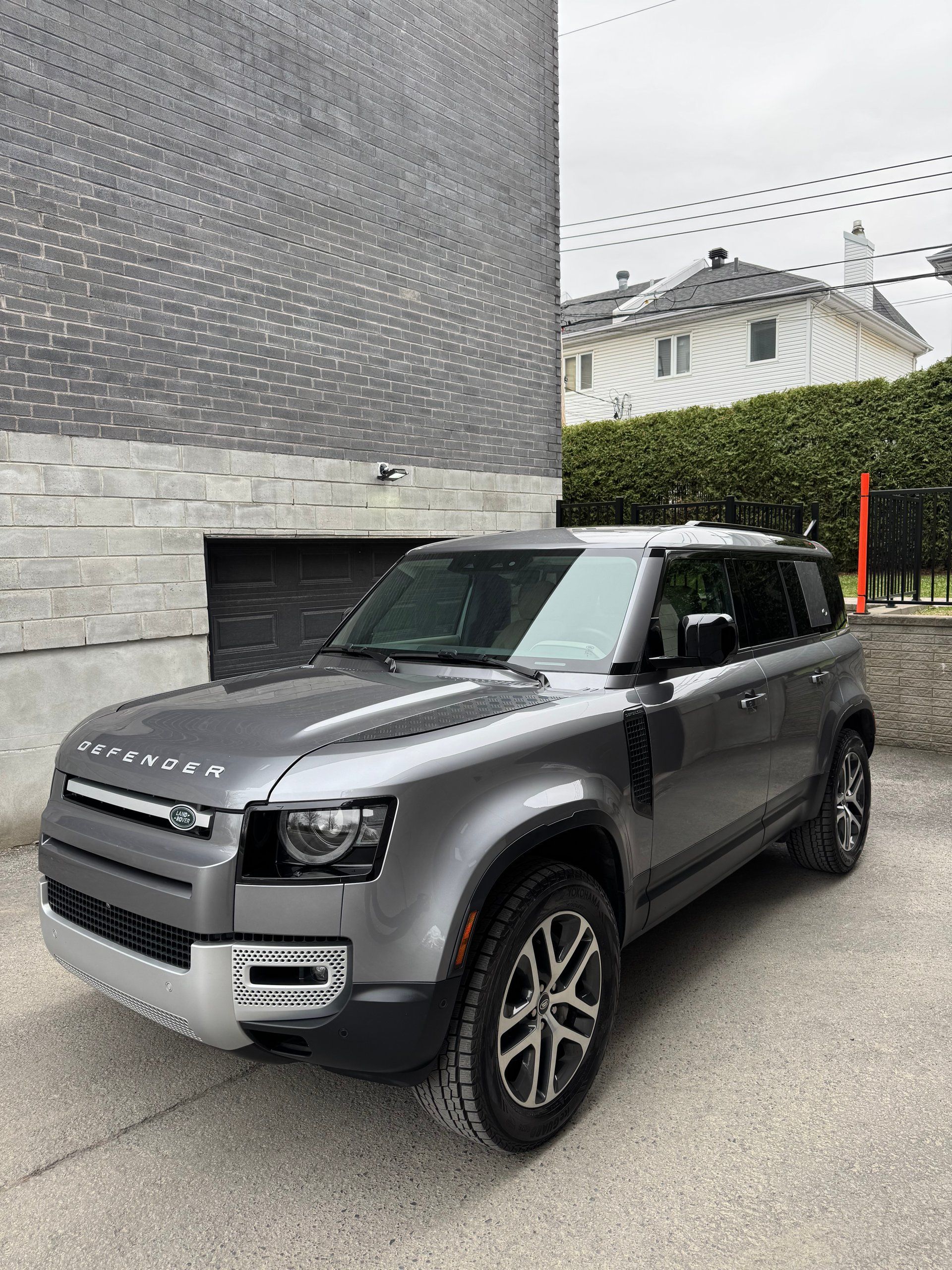 Land Rover Defender 2024 - Image 2