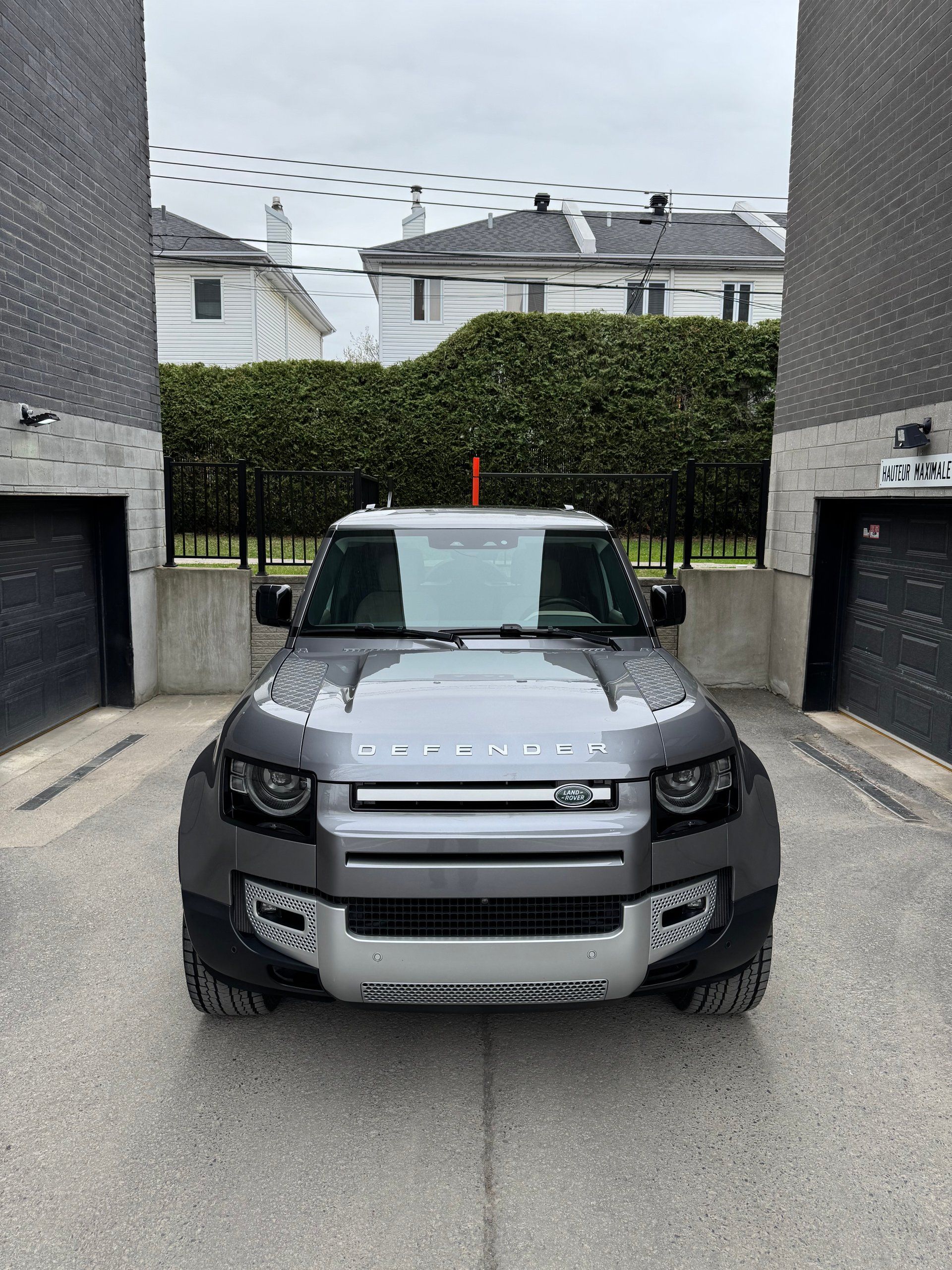 Land Rover Defender 2024 - Image 3