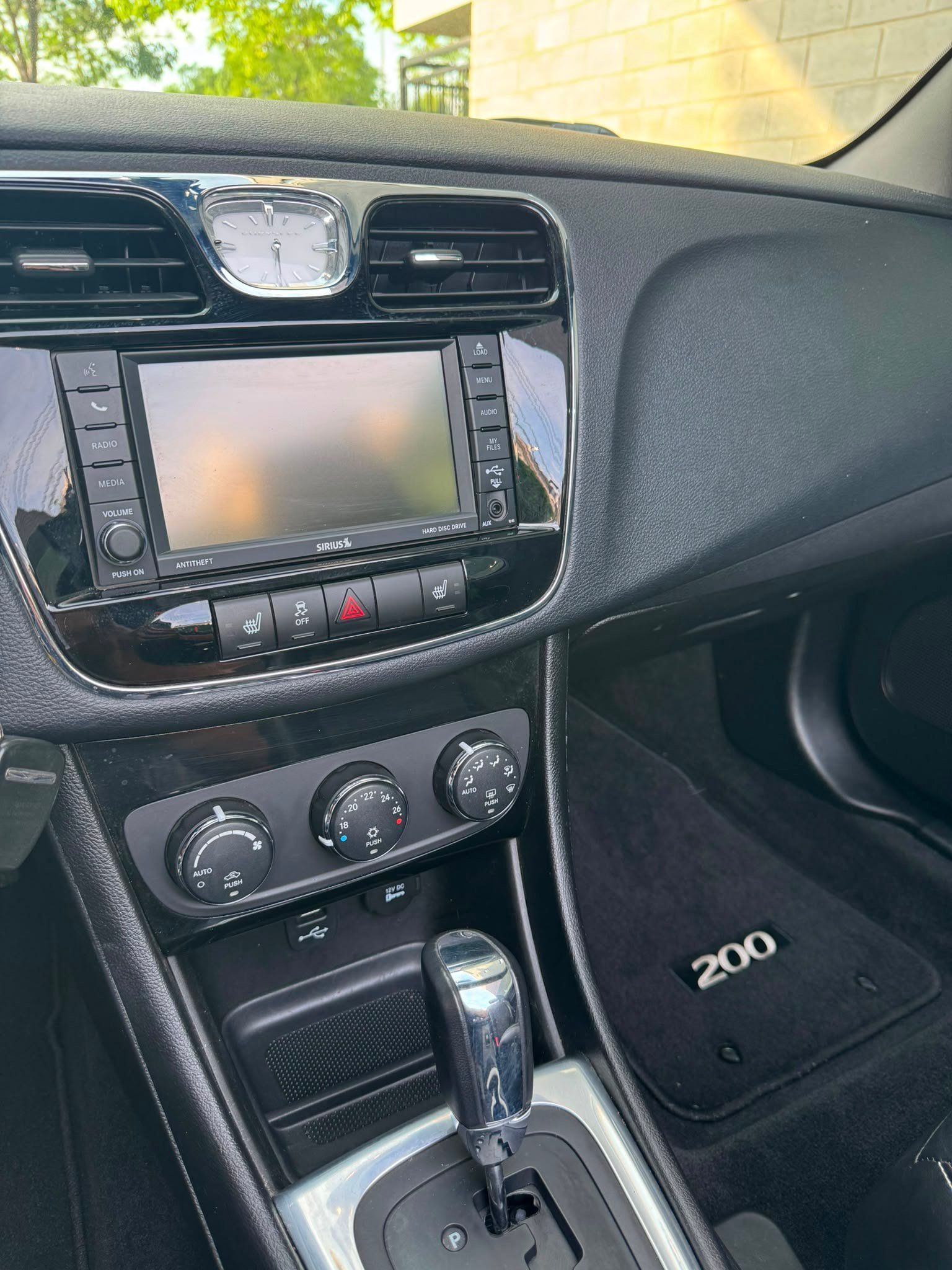 Chrysler 200 2013 - Image 13